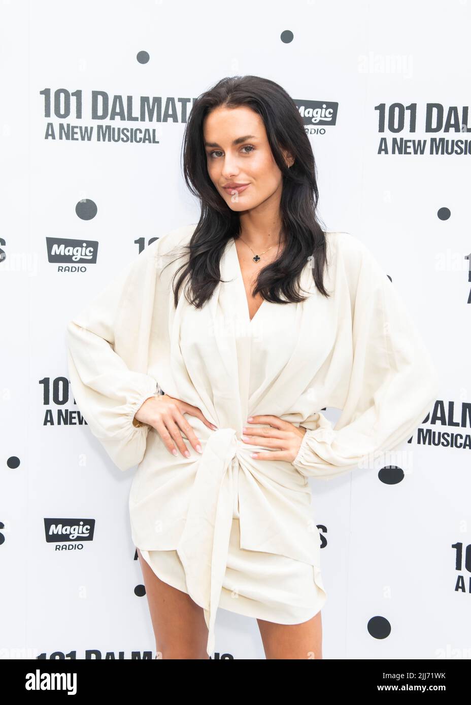 Londra, Regno Unito, venerdì 22nd luglio 2022 Amber Davies arriva alla serata Dalmations Press 101 al Regent’s Park Open Air Theatre. Credit: DavidJensen / Empowics Entertainment / Alamy Live News Foto Stock