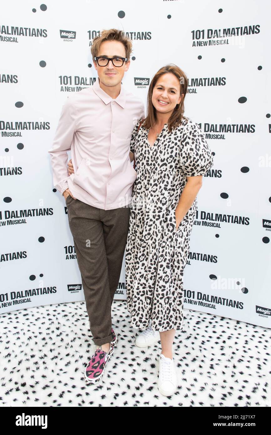 Londra, Regno Unito, venerdì 22nd luglio 2022 Tom Fletcher e Giovanni Fletcher arrivano alla serata 101 Dalmations Press al Regent’s Park Open Air Theatre. Credit: DavidJensen / Empowics Entertainment / Alamy Live News Foto Stock