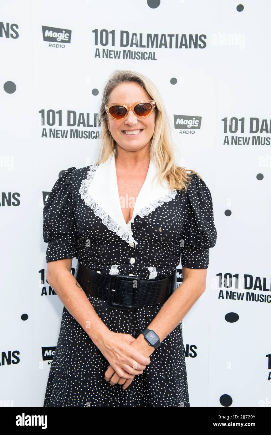 Londra, Regno Unito, venerdì 22nd luglio 2022 Tamzin Outhwaite arriva alla serata Dalmations Press 101 al Regent’s Park Open Air Theatre. Credit: DavidJensen / Empowics Entertainment / Alamy Live News Foto Stock