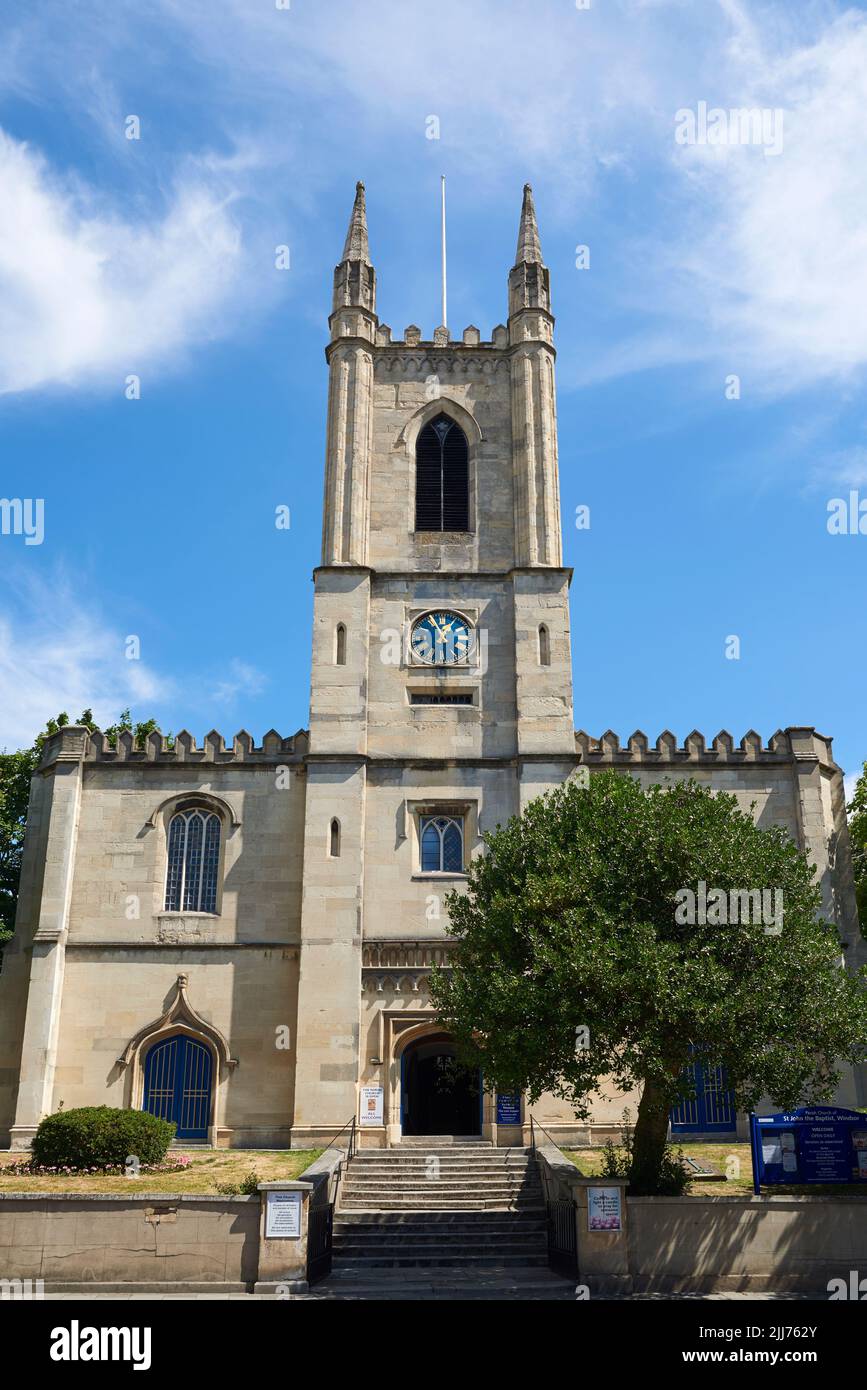 La chiesa di St John the Baptist, risalente ai primi del 19th secolo, si trova a Windsor, Berkshire, nel sud-est dell'Inghilterra Foto Stock