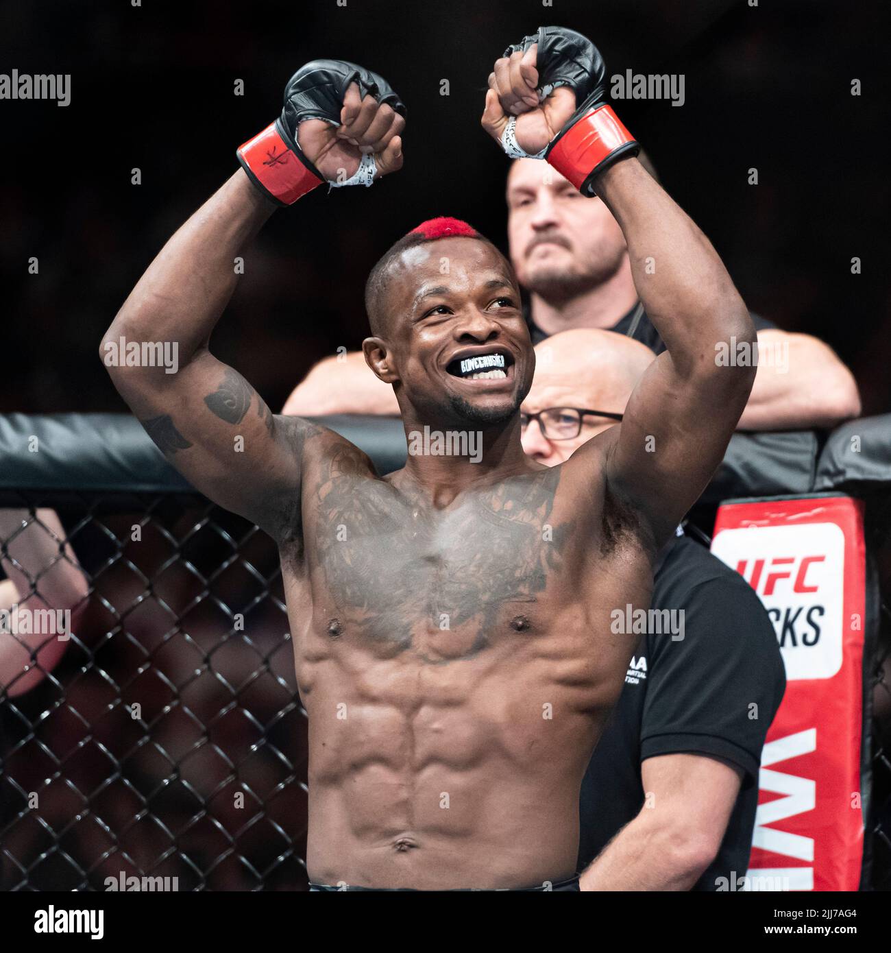 LONDRA, REGNO UNITO. 23th Lug 2022. Marc Diakiese vs Damir Hadzovic - UFC leggero durante l'Under Main Card UFC presenta Blaydes vs Aspinall - UFC pesi massimi alla O2 Arena sabato 23 luglio 2022 a LONDRA REGNO UNITO. Credit: Taka G Wu/Alamy Live News solo per uso editoriale, licenza richiesta per uso commerciale. Nessun utilizzo nelle scommesse, nei giochi o nelle pubblicazioni di un singolo club/campionato/giocatore. Foto Stock