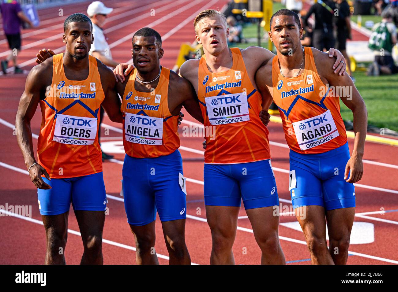 EUGENE, STATI UNITI - LUGLIO 23: Isayah Boers of the Netherlands, Ramsey Angela of the Netherlands, Nick Smidt of the Netherlands, Terrence Agard of the Netherlands che gareggiava sul relay Men's 4x 400m durante i Campionati mondiali di atletica il 23 luglio 2022 a Eugene, Stati Uniti (Foto di Andy Astfalck/BSR Agency) Atletiekunie Foto Stock