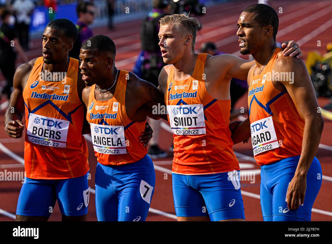 EUGENE, STATI UNITI - LUGLIO 23: Isayah Boers of the Netherlands, Ramsey Angela of the Netherlands, Nick Smidt of the Netherlands, Terrence Agard of the Netherlands che gareggiava sul relay Men's 4x 400m durante i Campionati mondiali di atletica il 23 luglio 2022 a Eugene, Stati Uniti (Foto di Andy Astfalck/BSR Agency) Atletiekunie Foto Stock