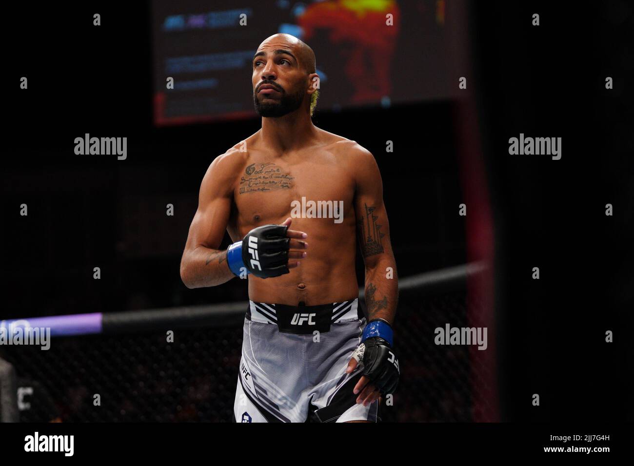 Greenwich, Londra, Londra, Regno Unito, Regno Unito. 23rd luglio 2022. LONDRA, Regno Unito - LUGLIO 23: Charles Johnson si prepara a combattere Muhammad Mokaev nel loro "Flyweight bout" durante l'evento UFC Fight Night: Blaydes contro Aspinall all'Arena O2 il 23 luglio 2022, a Greenwich, Londra, Regno Unito. (Credit Image: © Scott Garfitt/PX Imagens via ZUMA Press Wire) Foto Stock