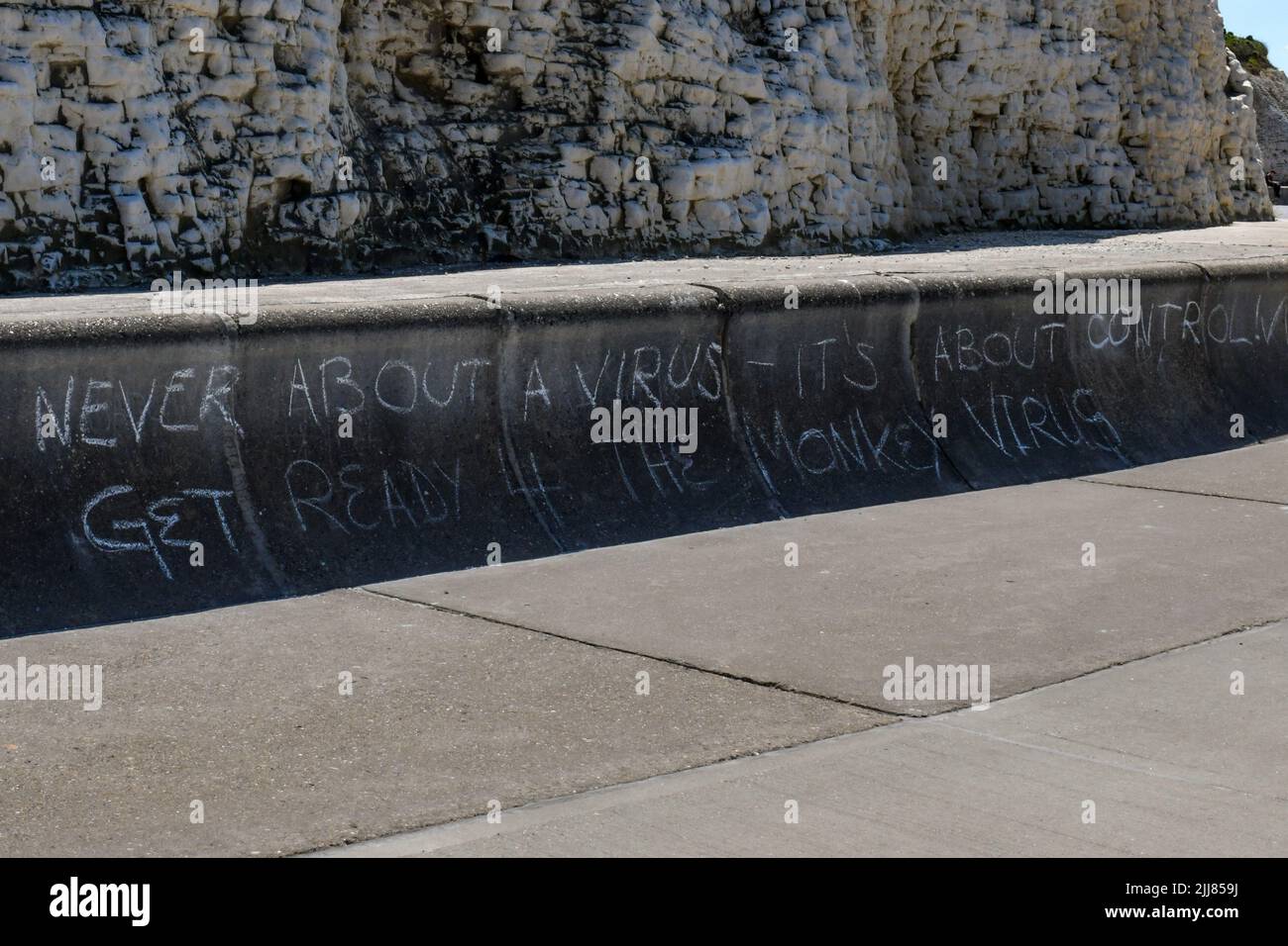 Teoria della cospirazione dei hoax di Monkeypox - 'non era mai circa un virus - relativo circa controllo. Preparati per il virus delle scimmie - Westgate on Sea, Kent, Inghilterra Foto Stock