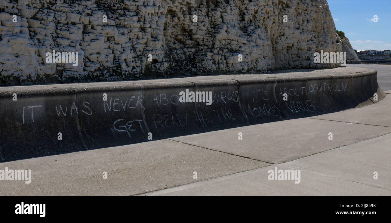 Teoria della cospirazione dei hoax di Monkeypox - 'non era mai circa un virus - relativo circa controllo. Preparati per il virus delle scimmie - Westgate on Sea, Kent, Inghilterra Foto Stock