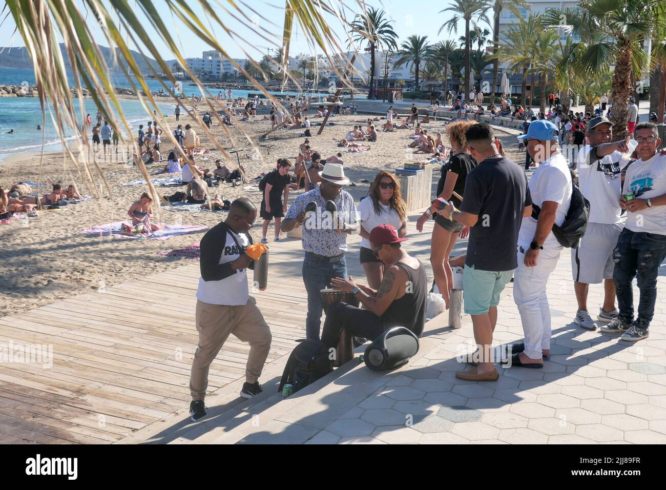 Platja de ses Figueretes, Strand, Latinos, Live Musik, Eivissa, Ibiza, Pityusen, Baleari, Insel, Spagna, Europa |Platja de ses Figueretes, spiaggia, EI Foto Stock