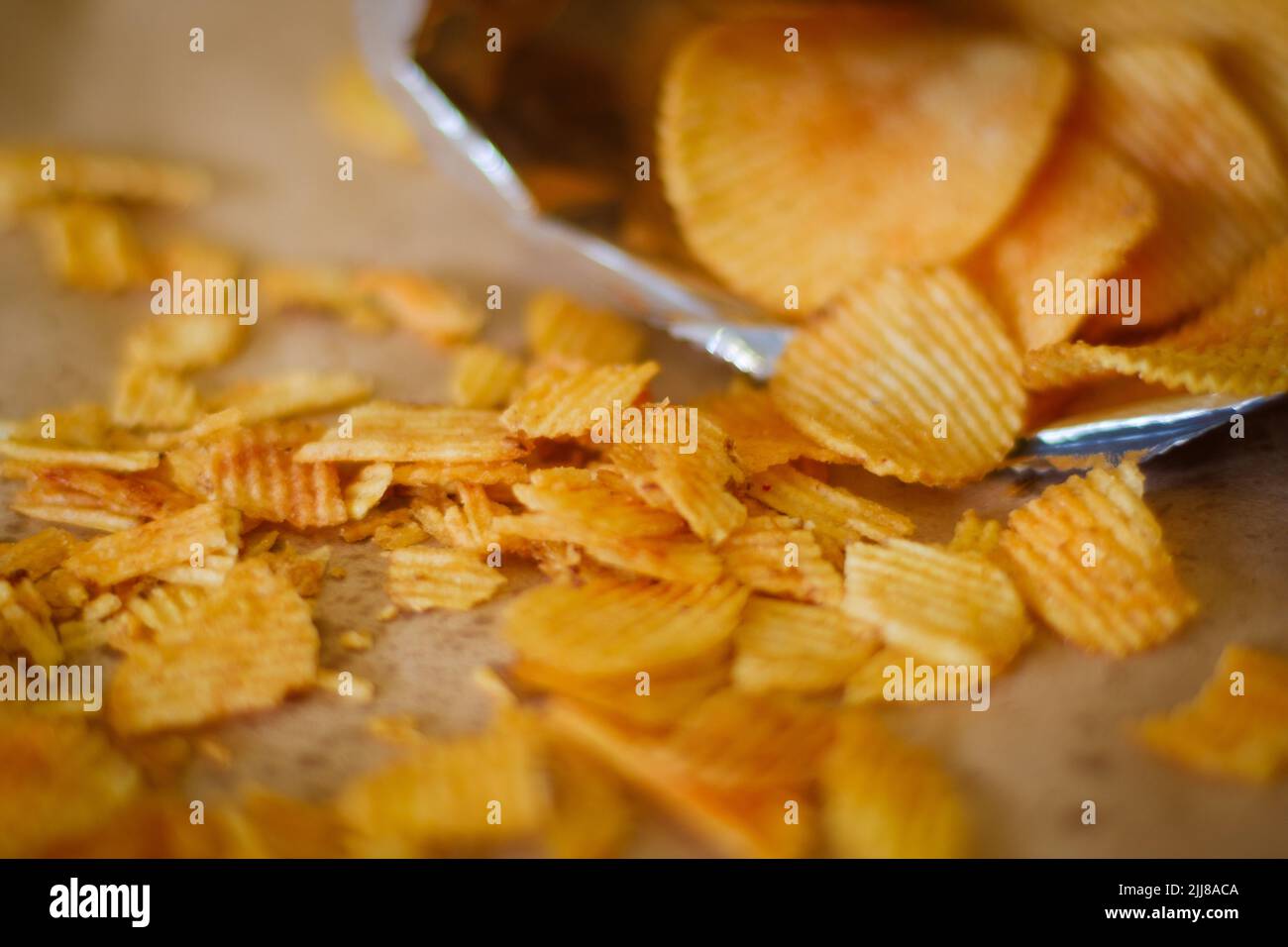 cibo veloce spazzatura che mangia patata croccante patata croccante Foto Stock