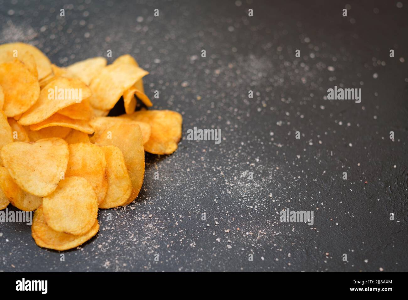 cibo veloce spazzatura che mangia patata croccante patata croccante Foto Stock