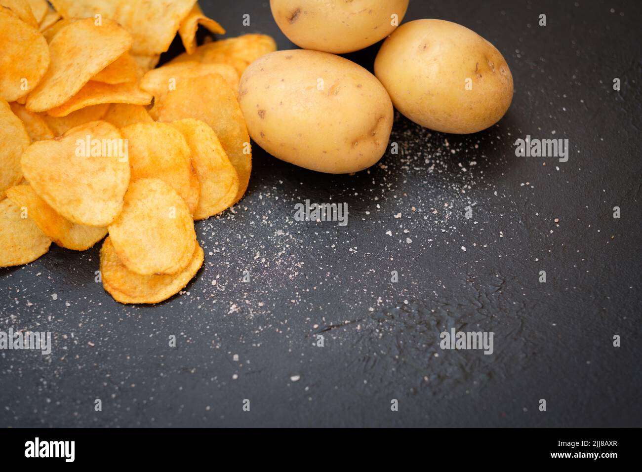 patatine preparare il cibo patate fritte biologiche croccanti Foto Stock
