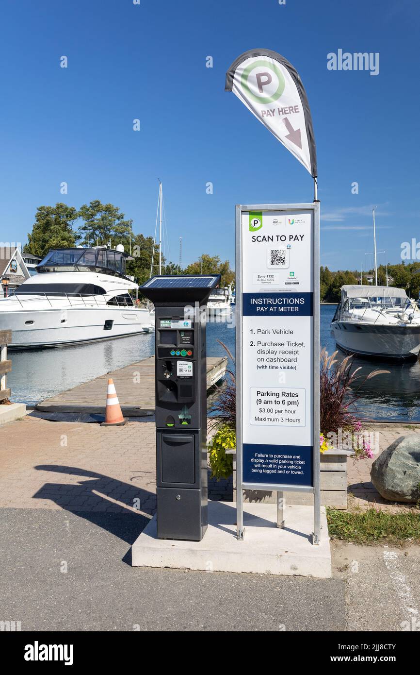 On Street Parking Pay Machine Station in Tobermory Ontario Canada Foto Stock