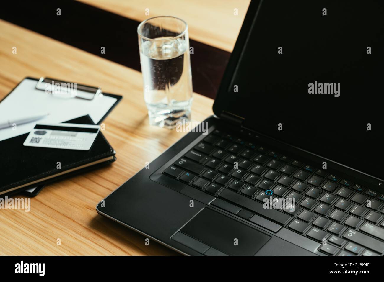 lavoro in linea domestico di lavoro che fa i soldi scheda del laptop Foto Stock