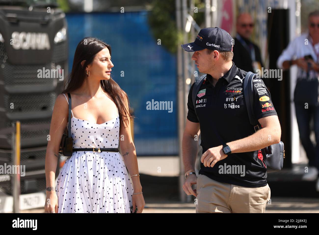 Provence Alpes Cote d Azur, Francia: 24th luglio 2022; Circuit Paul Ricard, le Castellet, Marsiglia, Francia: F1 Gran Premio di Francia, Race Day: Oracle Red Bull Racing, Max Verstappen e Kelly Piquet credito: Action Plus Sports Images/Alamy Live News Foto Stock