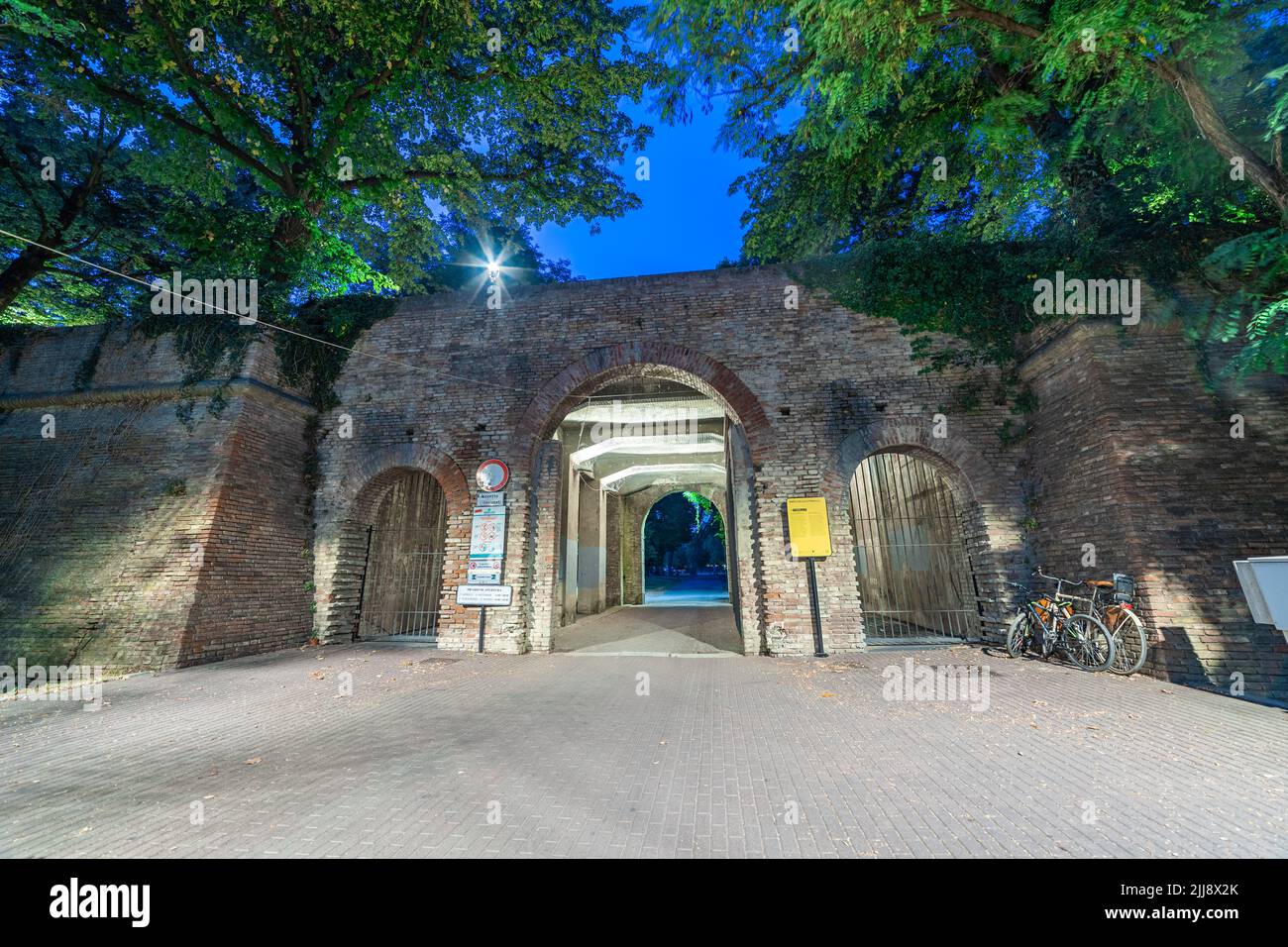 Uscita posteriore del parco detta Cittadella nel centro di Parma Foto Stock