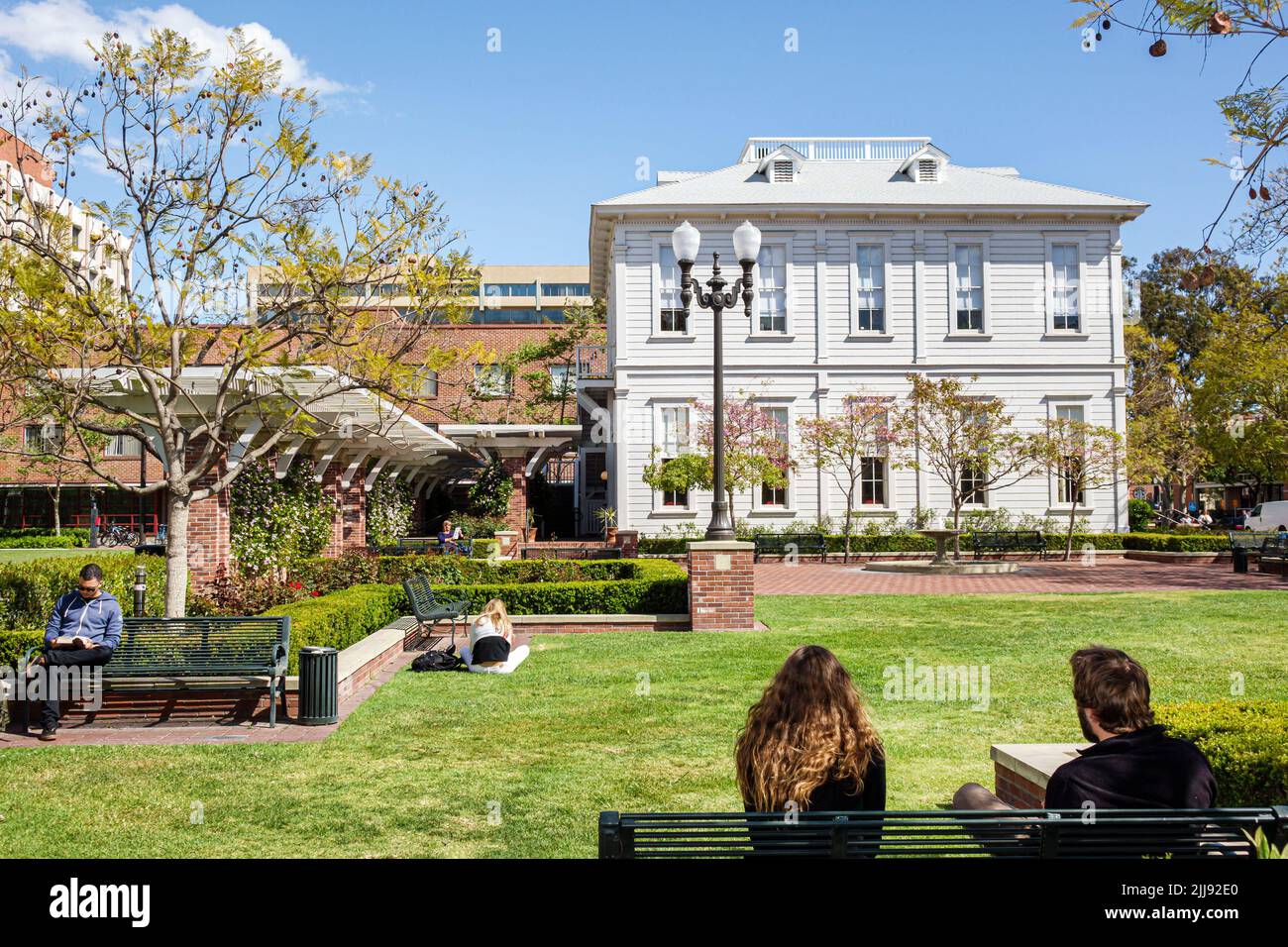 Los Angeles California, USC University of Southern California campus, Widney Alumni House Landmark arga Plaza, studenti persone persona scena Foto Stock