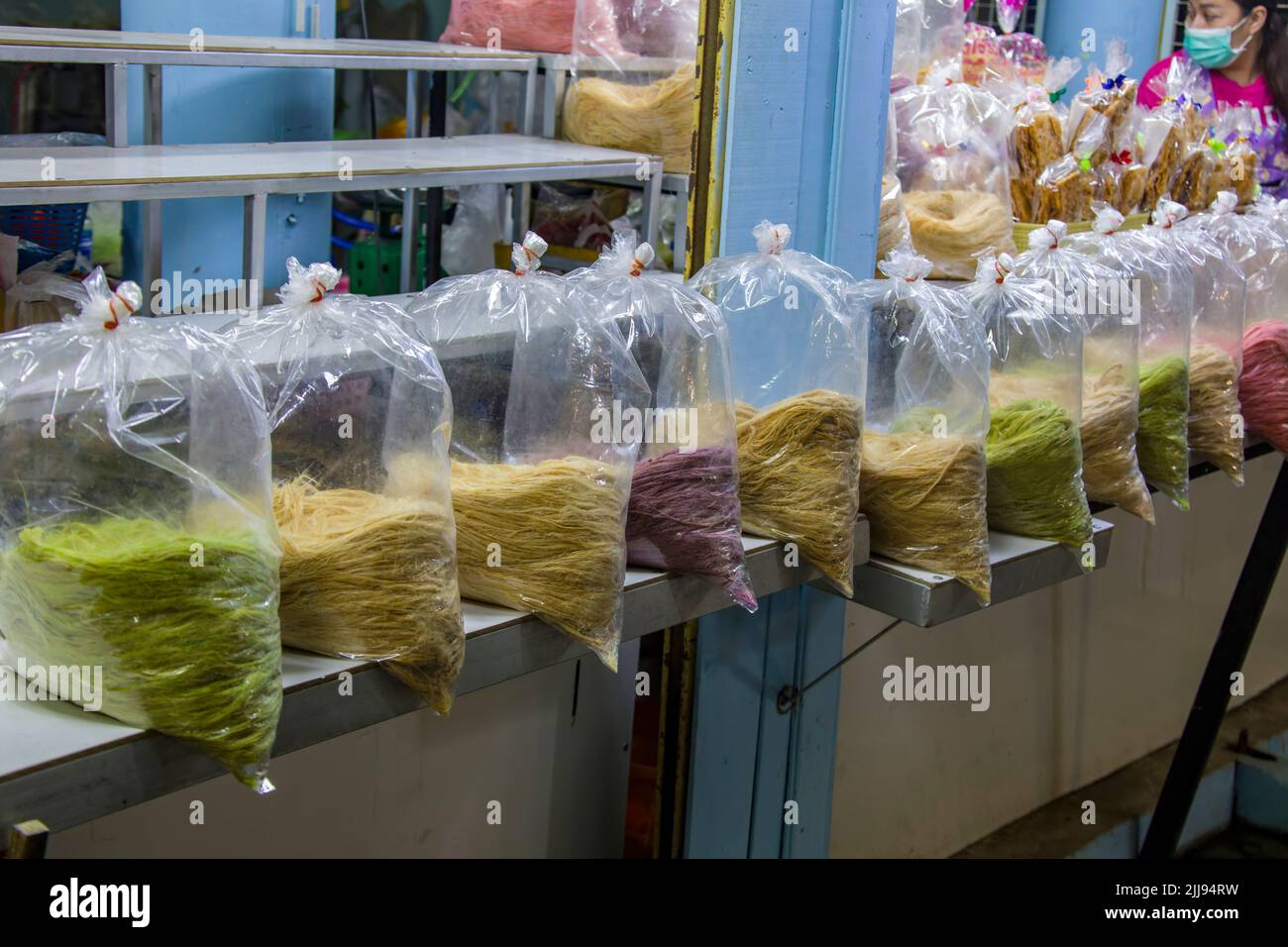 Ayutthaya Thailandia 6th giu 2022: Roti sai mai (corda di seta) è conosciuta come la caramella di cotone di Ayutthaya. E' un dessert del Sud-Est Asiatico dalla Tailandia. Foto Stock
