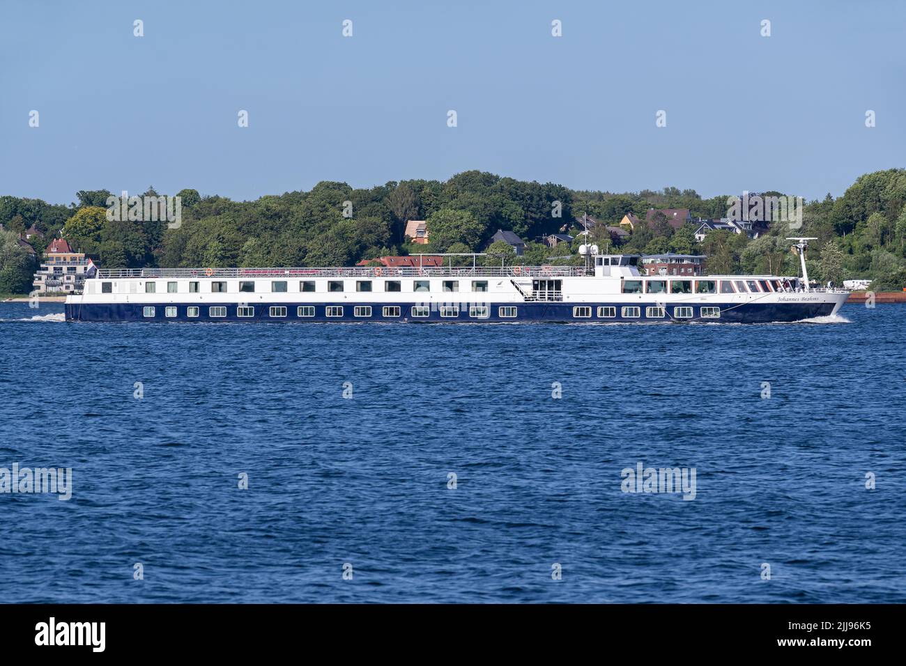 nave da crociera sul fiume JOHANNES BRAHMS nel fiordo di Kiel Foto Stock