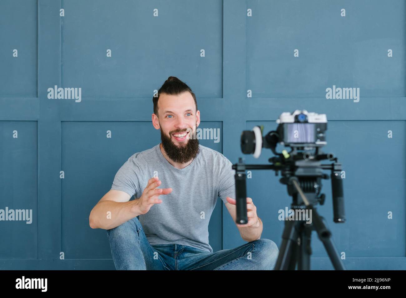 blogger streaming live uomo comunicazione fotocamera Foto Stock