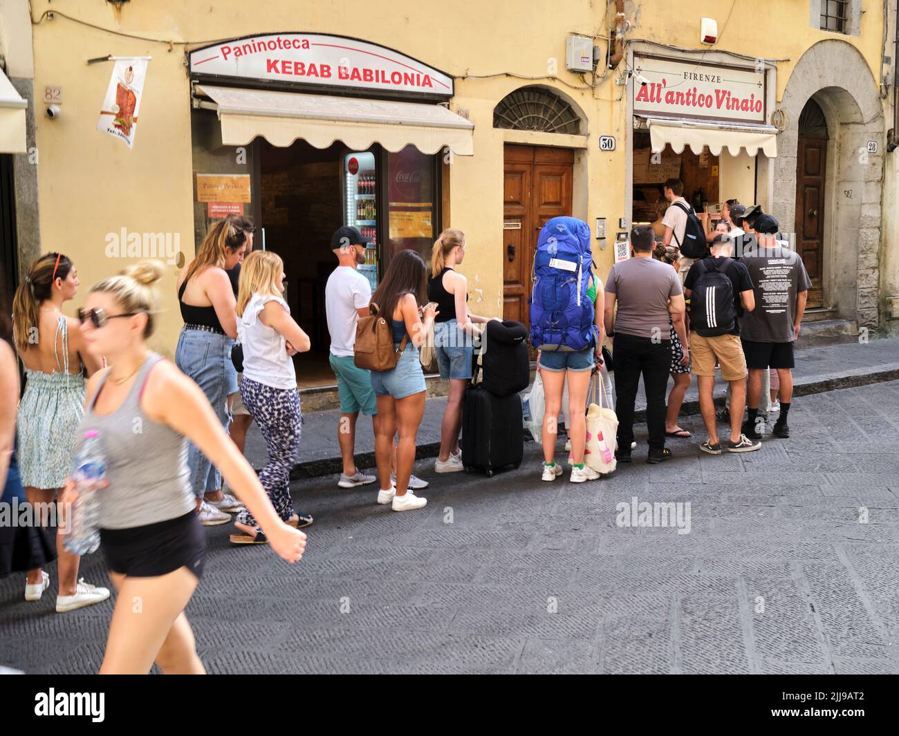 I clienti che fanno la fila all'esterno di tutto l'Antico Vinaio Sandwich Shop Invia dei Neri Firenze Italia Foto Stock