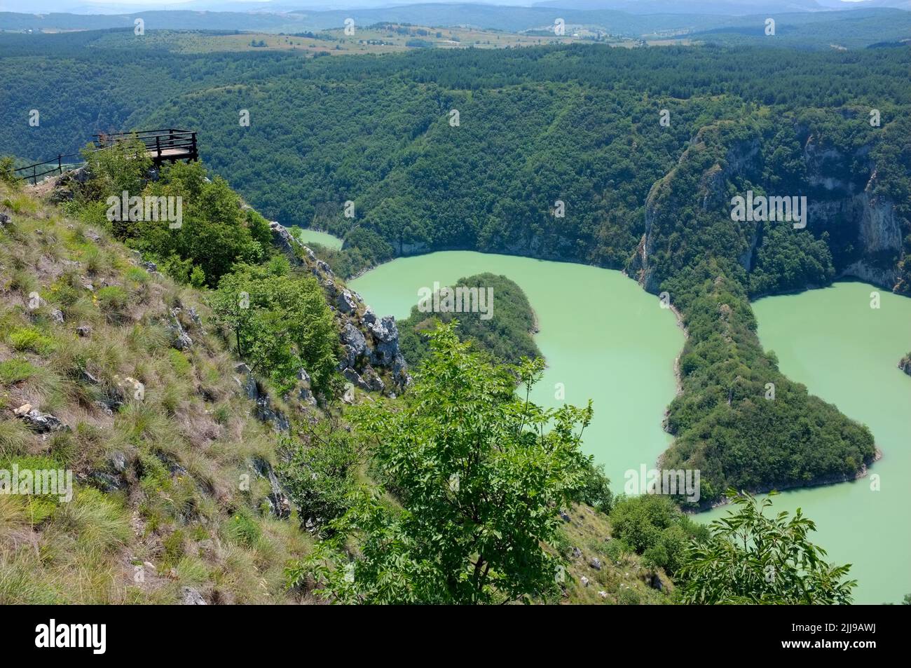 Punto di vista sulla gola del fiume Uvac in Serbia Foto Stock