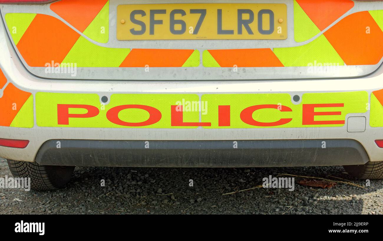 Glasgow, Scozia, auto di polizia del regno unito e poliziotto sul canale Forth e clyde mentre pattugliano il sentiero Foto Stock