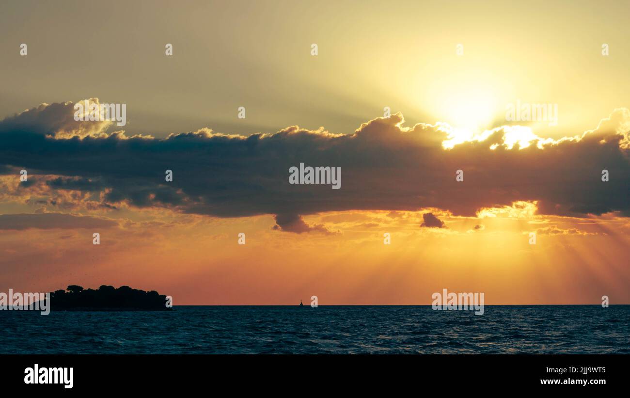 Tramonto sul mare adriatico in croazia Foto Stock