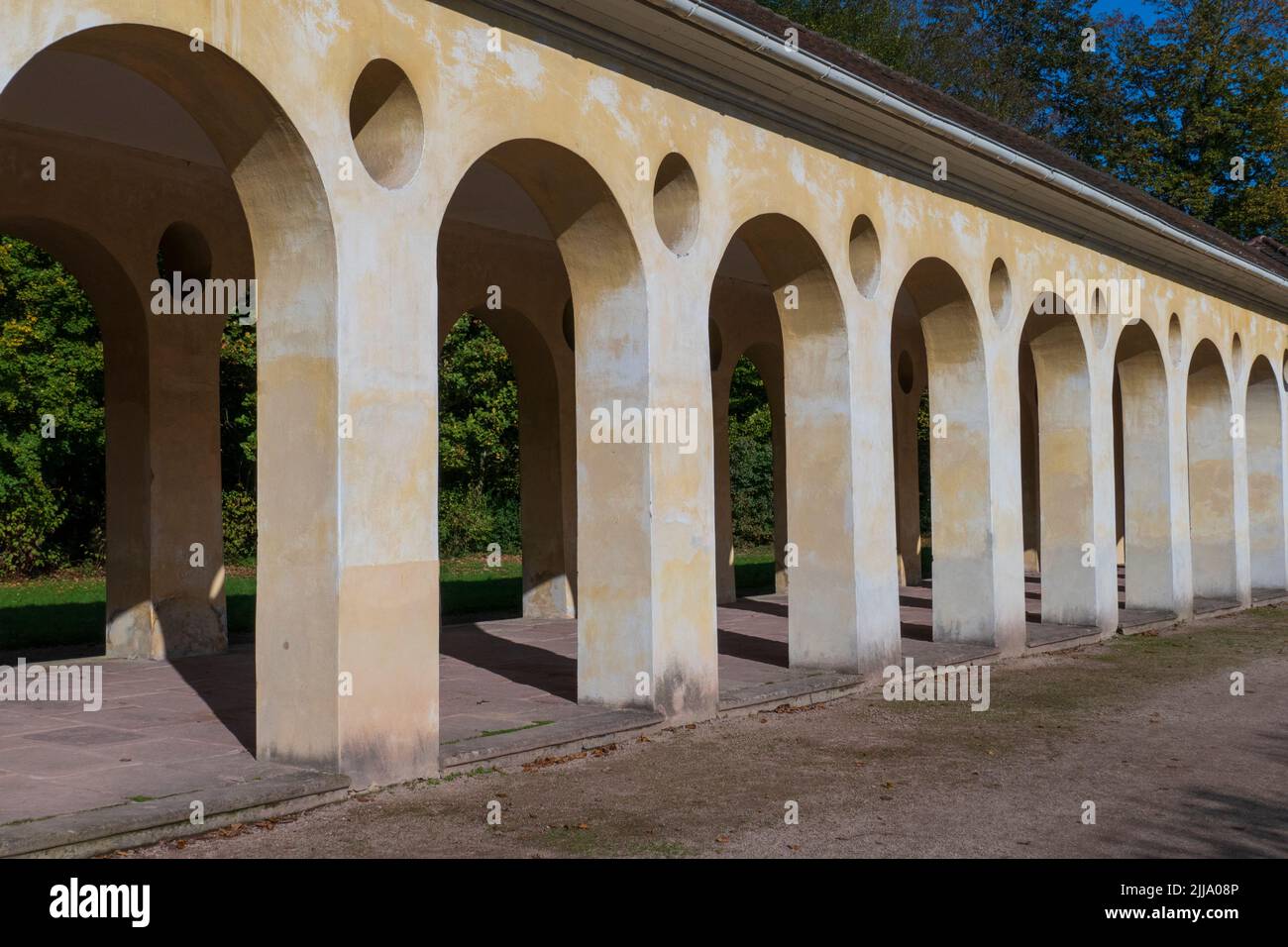 Kollonaden, Torbogen, Gang am historischen, öffentlichen Schloß favorito a Foerch Foto Stock