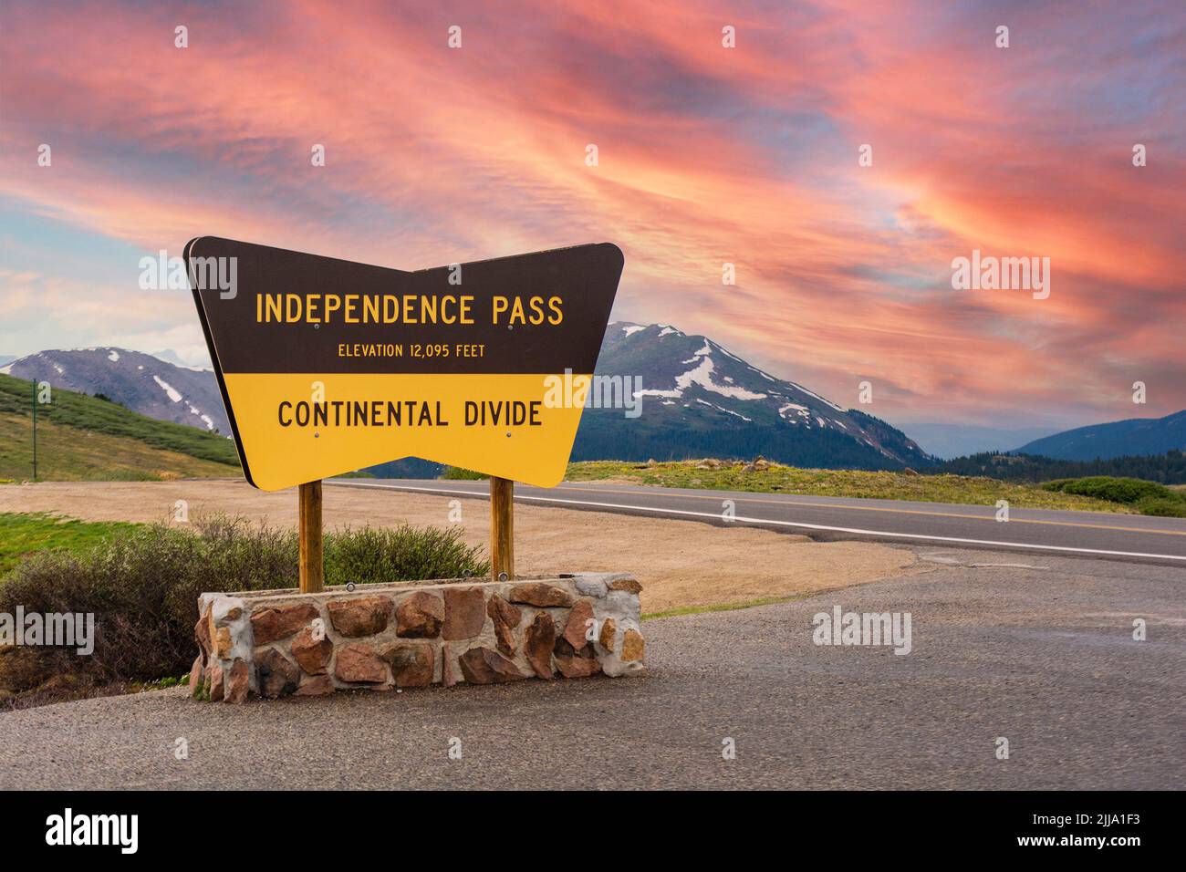 Indepence Pass Continental divide Sign in Colorado Foto Stock