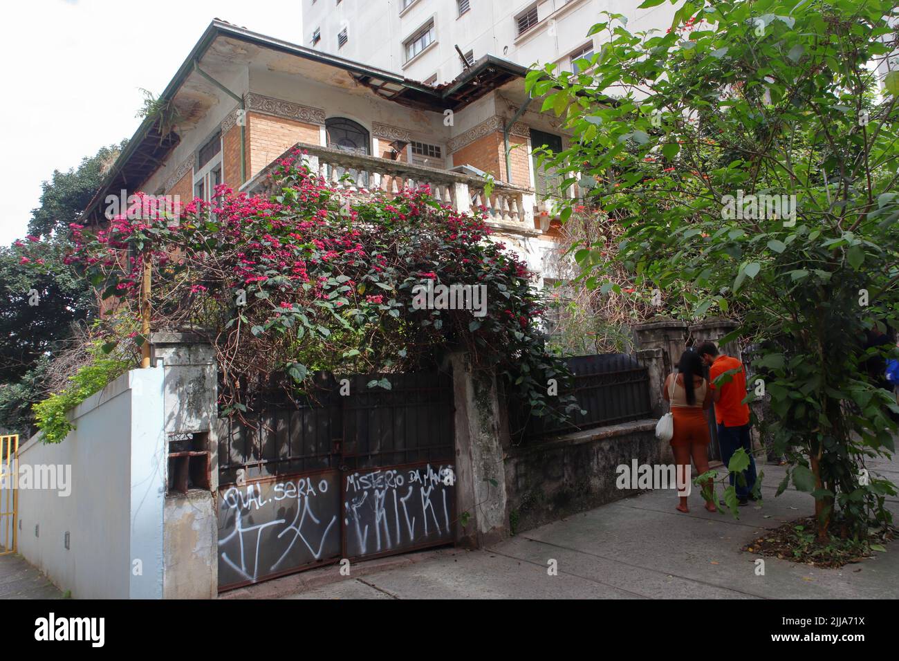 Casa abbandonata e trascurata a San Paolo, Brasile, podcast mulher da casa abandonada Foto Stock