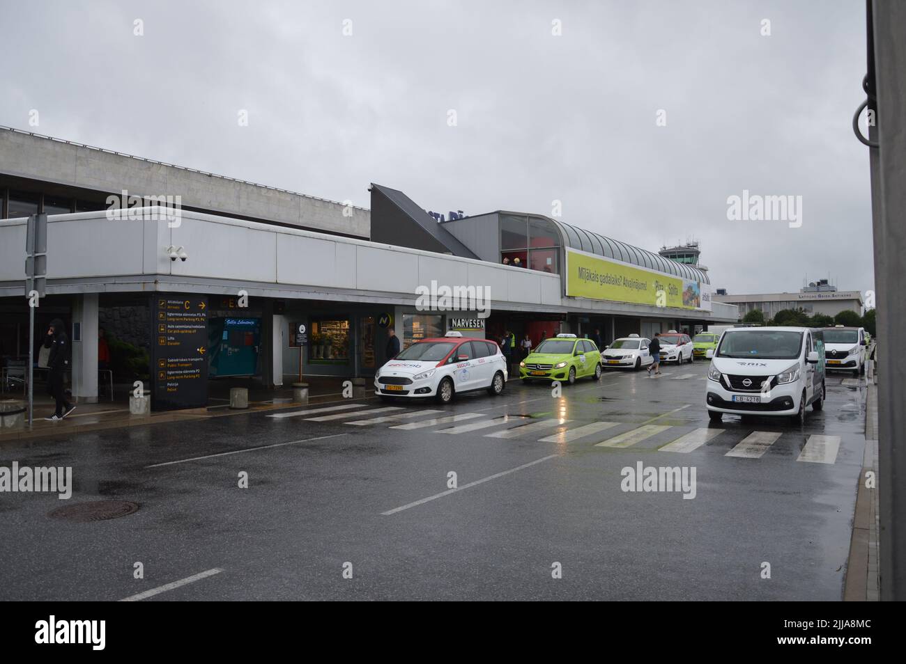 Riga, Lettonia - 12 luglio 2022 - fuori dall'aeroporto internazionale di riga. - (Foto di Markku Rainer Peltonen) Foto Stock