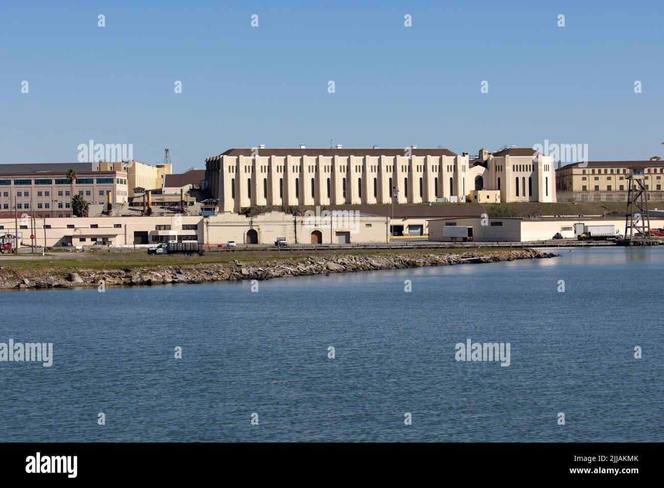 Vista esterna della prigione di stato di San Quentin, la più antica della California. L'unico braccio della morte per gli uomini si trova lì. Foto Stock