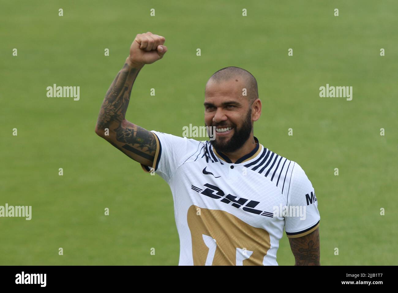 Città del Messico, Città del Messico, Messico. 23rd luglio 2022. 23 luglio 2022, Città del Messico, Messico: Il brasiliano Daniel Alves da Silva durante la sua presentazione come nuovo membro della squadra di calcio dell'UNAM di Pumas, sul campo alla struttura di addestramento di Pumas. Il 23 luglio 2022 a Città del Messico, Messico. (Credit Image: © Ismael Rosas/eyepix via ZUMA Press Wire) Foto Stock