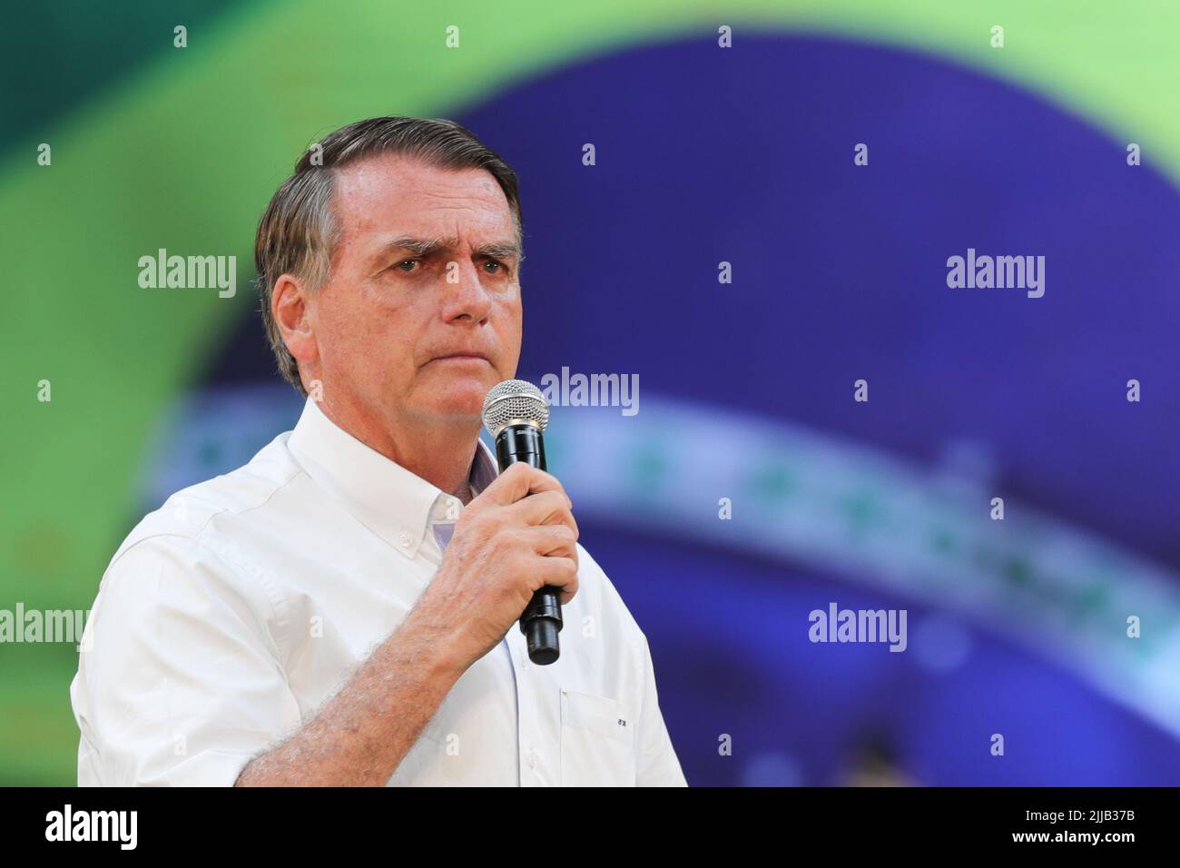 Rio de Janeiro, Brasile. 24th luglio 2022. Il presidente brasiliano Jair Bolsonaro partecipa a un raduno elettorale a Rio de Janeiro, in Brasile, il 24 luglio 2022. Domenica il presidente brasiliano Jair Bolsonaro ha annunciato ufficialmente la sua intenzione di cercare la rielezione e ha nominato Walter Souza Braga netto, l'ex ministro della Difesa del Brasile, come suo designato vice presidente. Credit: Wang Tiancong/Xinhua/Alamy Live News Foto Stock