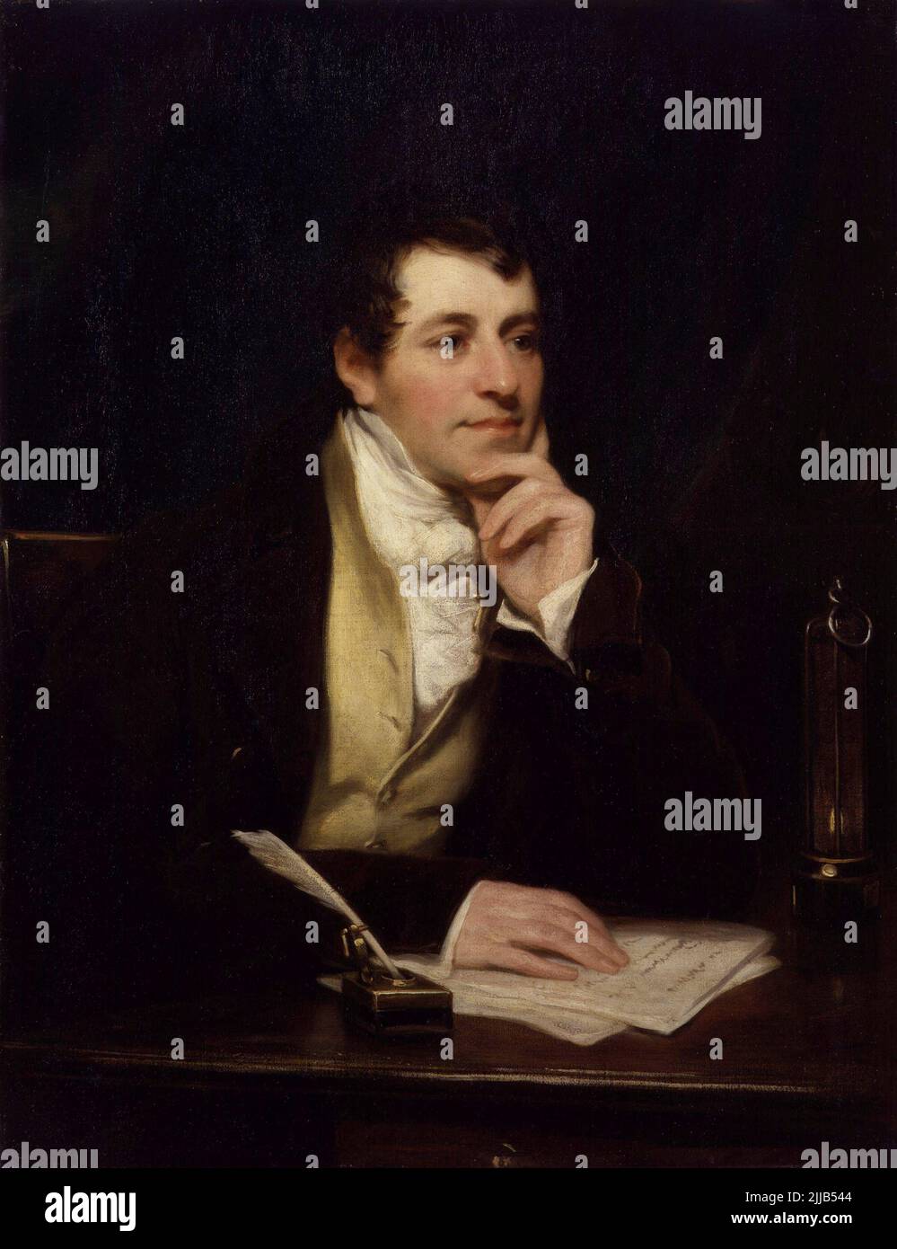 Sir Humphry Davy, di Thomas Phillips Sir Humphry Davy, 1st Baronet, PRS, MRIA, FGS (17 dicembre 1778 – 29 maggio 1829), è stato un chimico e inventore britannico della Cornovaglia[1] che ha inventato la lampada Davy e una forma molto precoce di lampada ad arco. È ricordato anche per aver isolato, utilizzando l'elettricità, per la prima volta diversi elementi: Potassio e sodio nel 1807 e calcio, stronzio, bario, magnesio e boro l'anno successivo, nonché per aver scoperto la natura elementare del cloro e dello iodio. Davy studiò anche le forze coinvolte in queste separazioni, inventando il nuovo campo dell'elettrochimico Foto Stock
