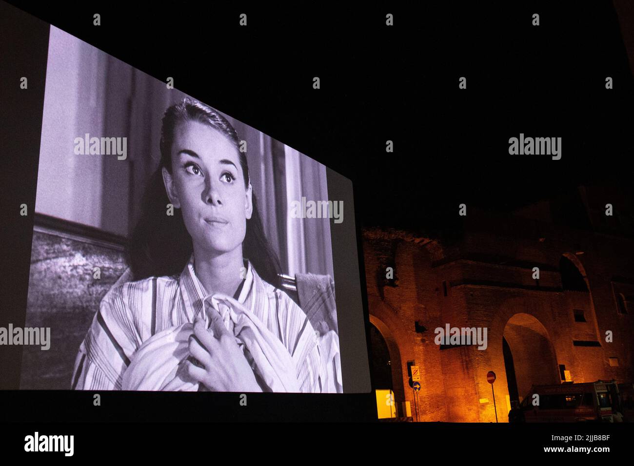Roma, Italia. 24th luglio 2022. Un momento di proiezione del film "Vacanze Romane" in Via Veneto a Roma (Photo by Matteo Nardone/Pacific Press/Sipa USA) Credit: Sipa USA/Alamy Live News Foto Stock