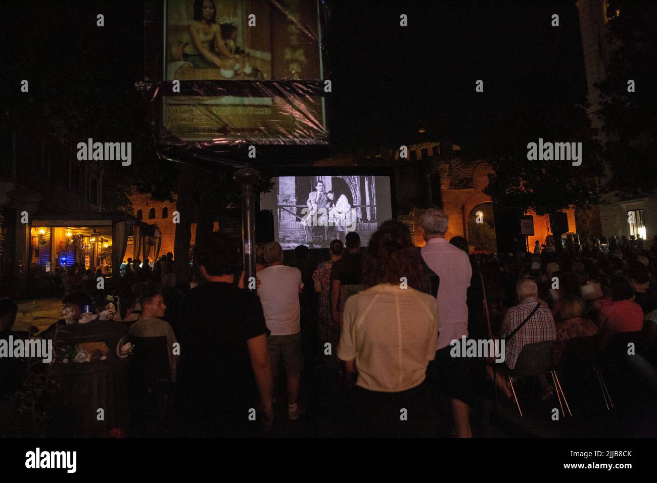 Roma, Italia. 24th luglio 2022. Un momento di proiezione del film "Vacanze Romane" in Via Veneto a Roma (Photo by Matteo Nardone/Pacific Press/Sipa USA) Credit: Sipa USA/Alamy Live News Foto Stock