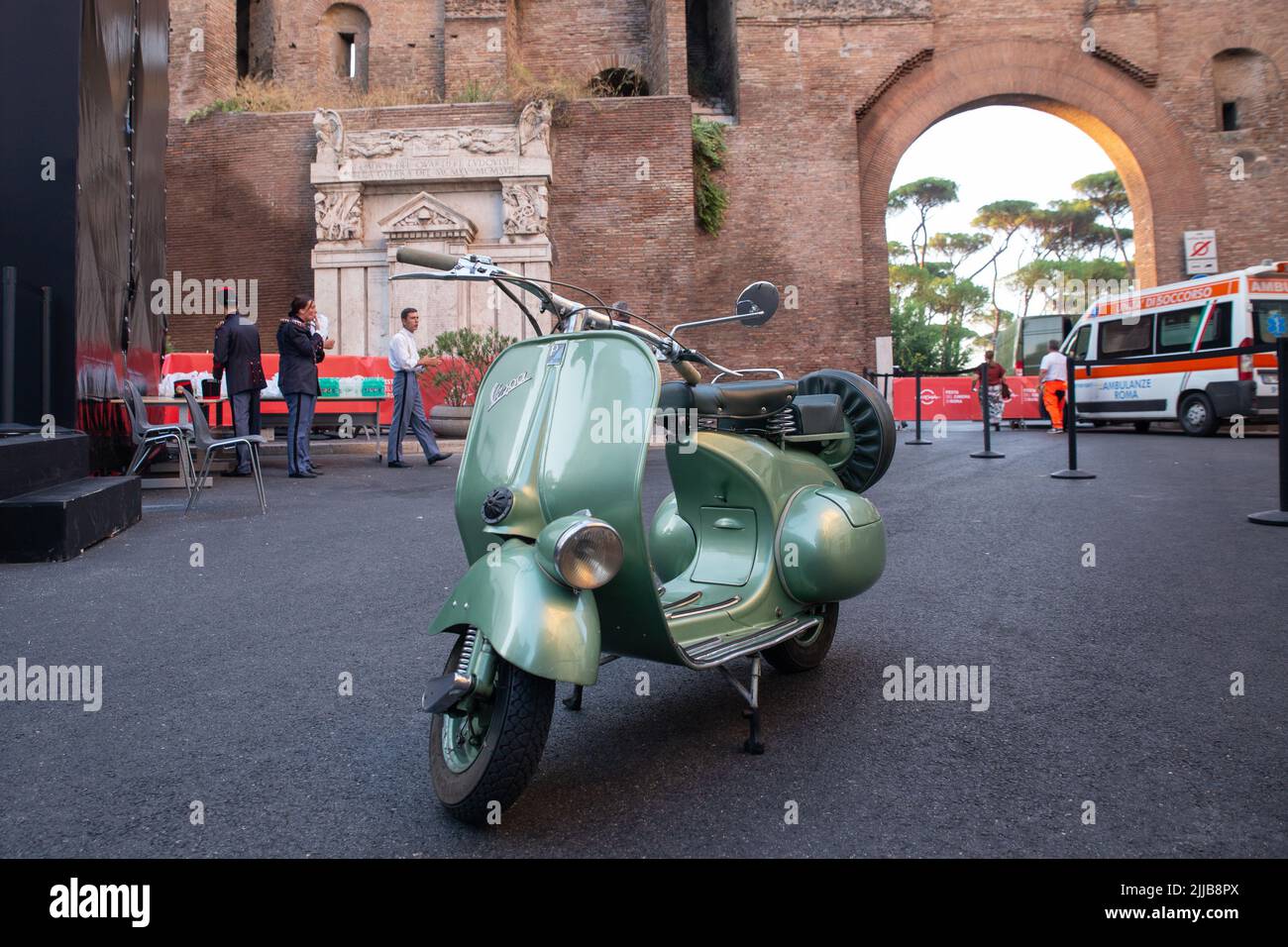 Roma, Italia. 24th luglio 2022. Vespa utilizzato nelle famose scene del film ''Vacanze Romane'' con Gregory Peck e Audrey Hepburn (Credit Image: © Matteo Nardone/Pacific Press via ZUMA Press Wire) Foto Stock