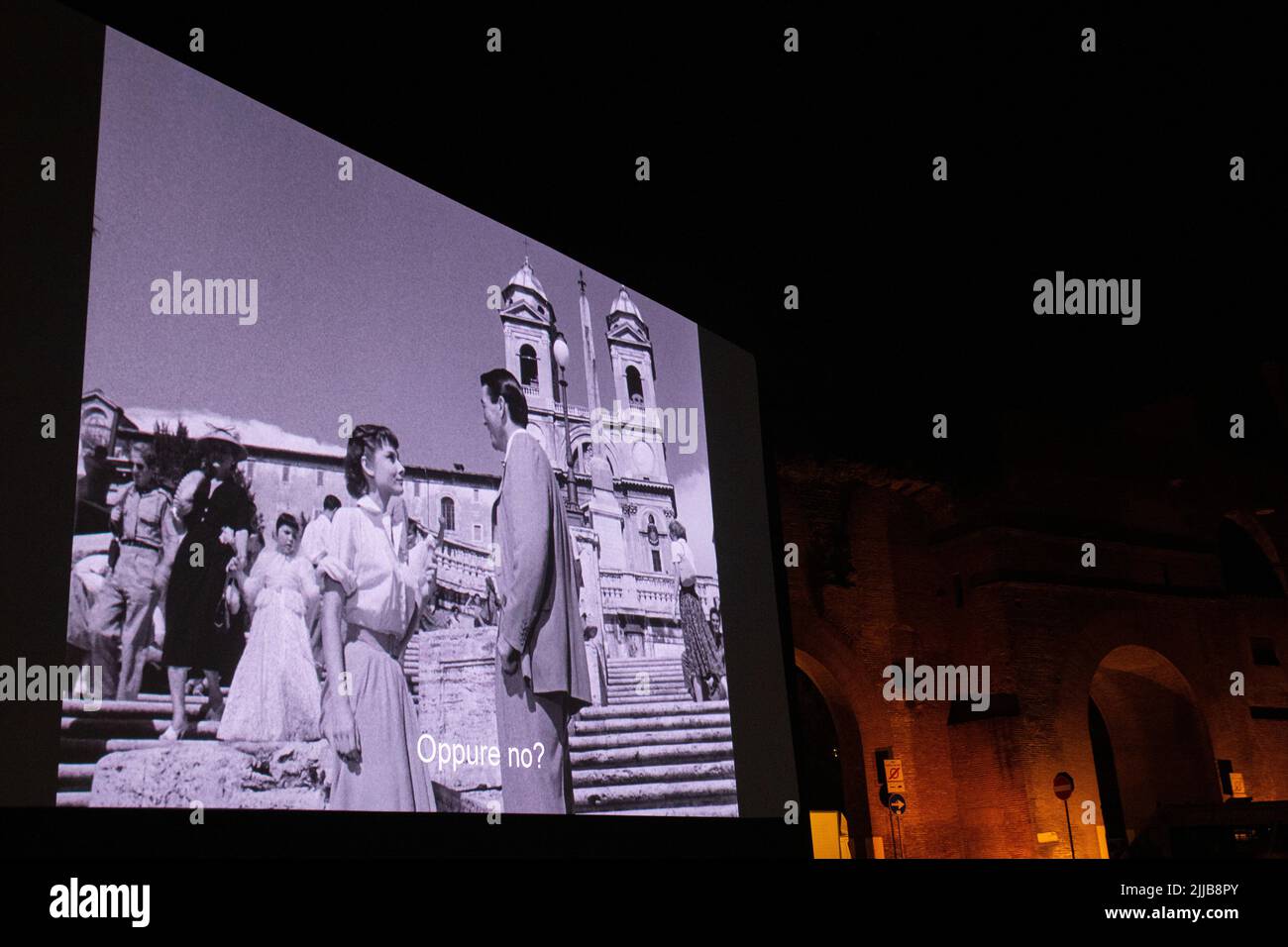 Roma, Italia. 24th luglio 2022. Un momento di proiezione del film "Vacanze Romane" in Via Veneto a Roma (Photo by Matteo Nardone/Pacific Press/Sipa USA) Credit: Sipa USA/Alamy Live News Foto Stock
