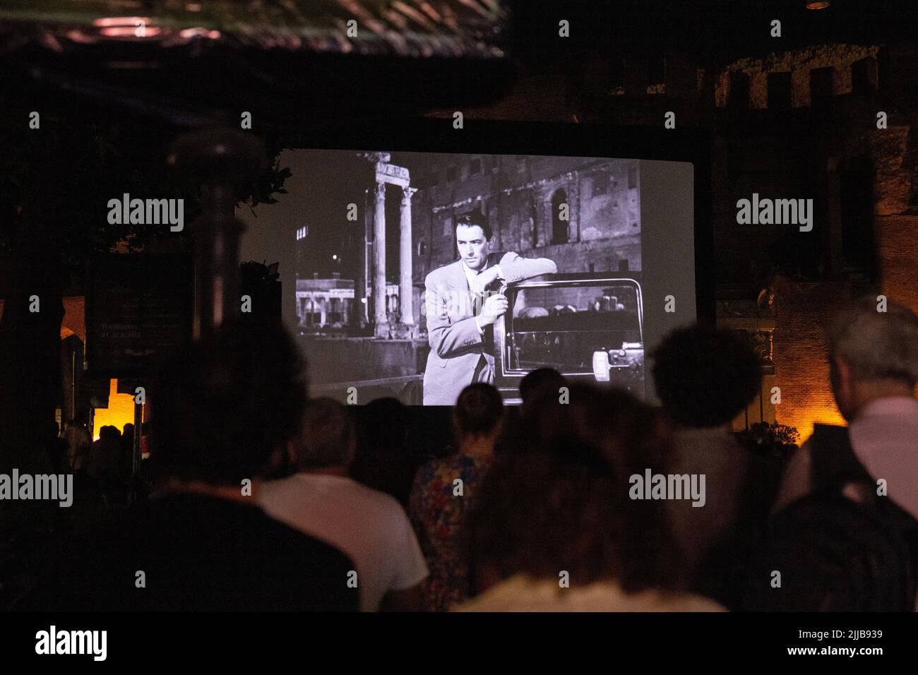 Roma, Italia. 24th luglio 2022. Un momento di proiezione del film ''Vacanze Romane'' in Via Veneto a Roma (Credit Image: © Matteo Nardone/Pacific Press via ZUMA Press Wire) Foto Stock