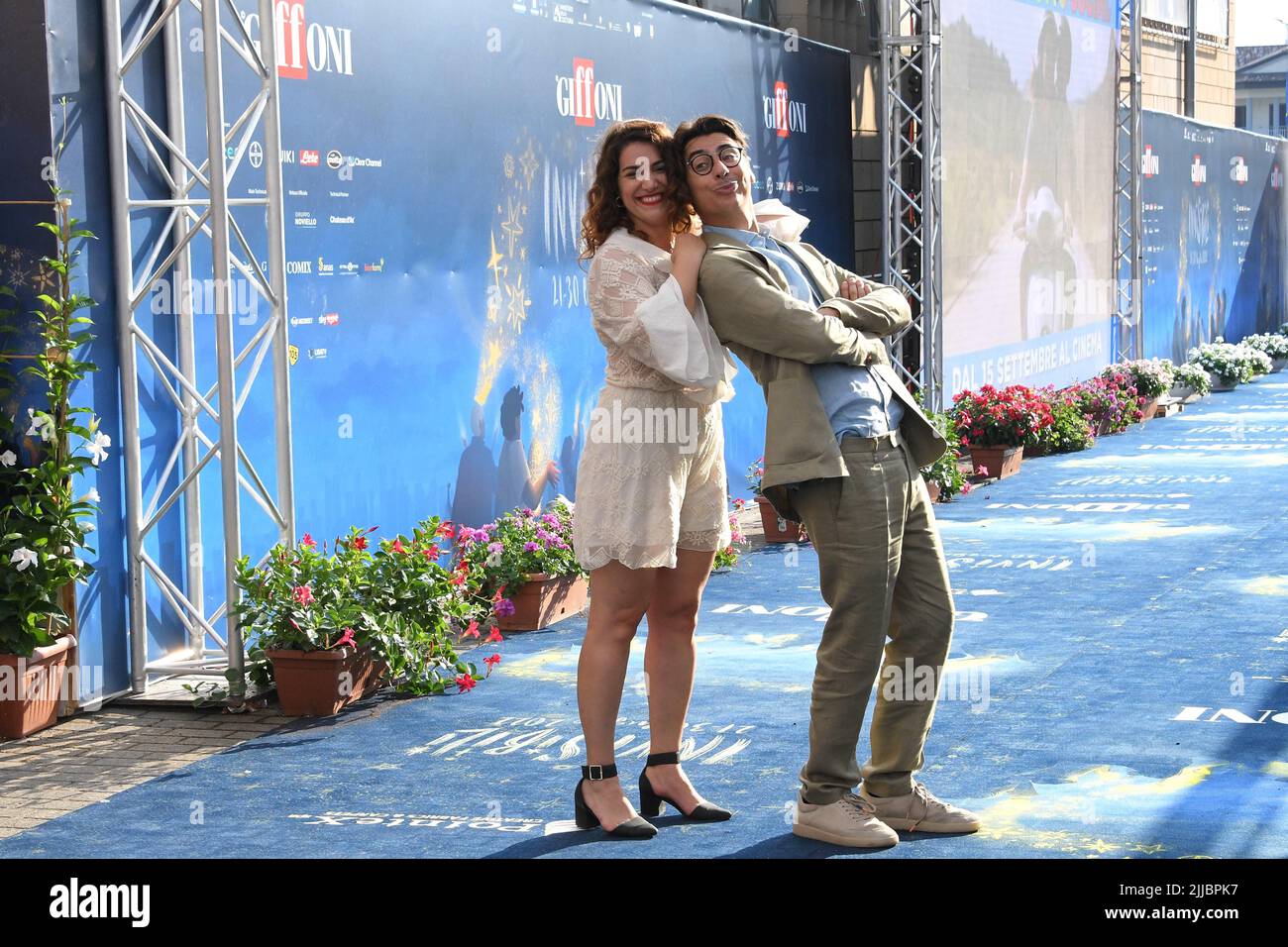 Giffoni Vallepiana, . 22nd luglio 2022. Giffoni Vallepiana Giffoni Film Festival Photocall i Soldi Spicci, nella foto: Sofia Scalia Luigi Calagna (i Soldi Spicci) Credit: Independent Photo Agency/Alamy Live News Foto Stock