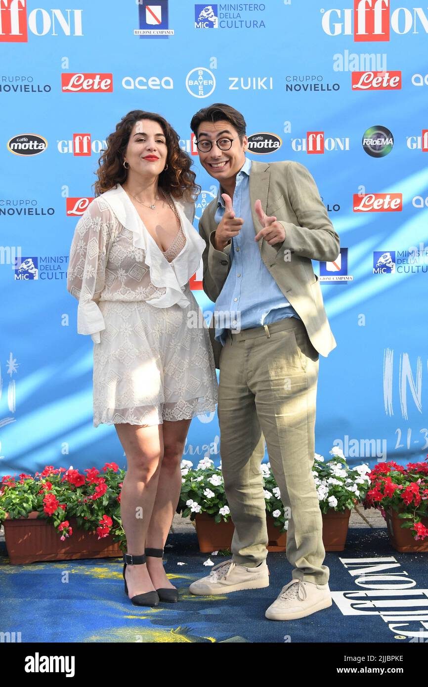 Giffoni Vallepiana, . 22nd luglio 2022. Giffoni Vallepiana Giffoni Film Festival Photocall i Soldi Spicci, nella foto: Sofia Scalia Luigi Calagna (i Soldi Spicci) Credit: Independent Photo Agency/Alamy Live News Foto Stock
