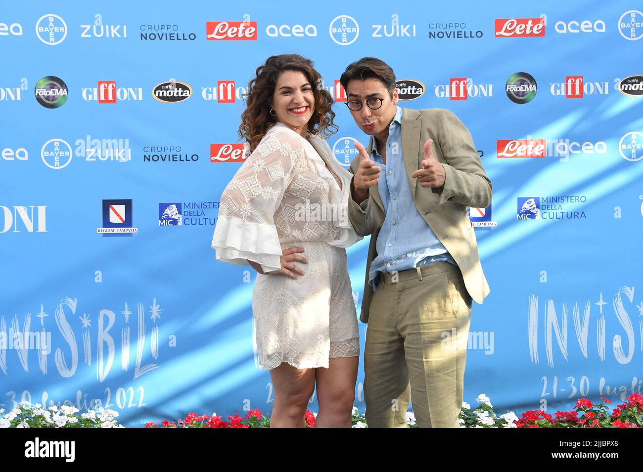 Giffoni Vallepiana, . 22nd luglio 2022. Giffoni Vallepiana Giffoni Film Festival Photocall i Soldi Spicci, nella foto: Sofia Scalia Luigi Calagna (i Soldi Spicci) Credit: Independent Photo Agency/Alamy Live News Foto Stock
