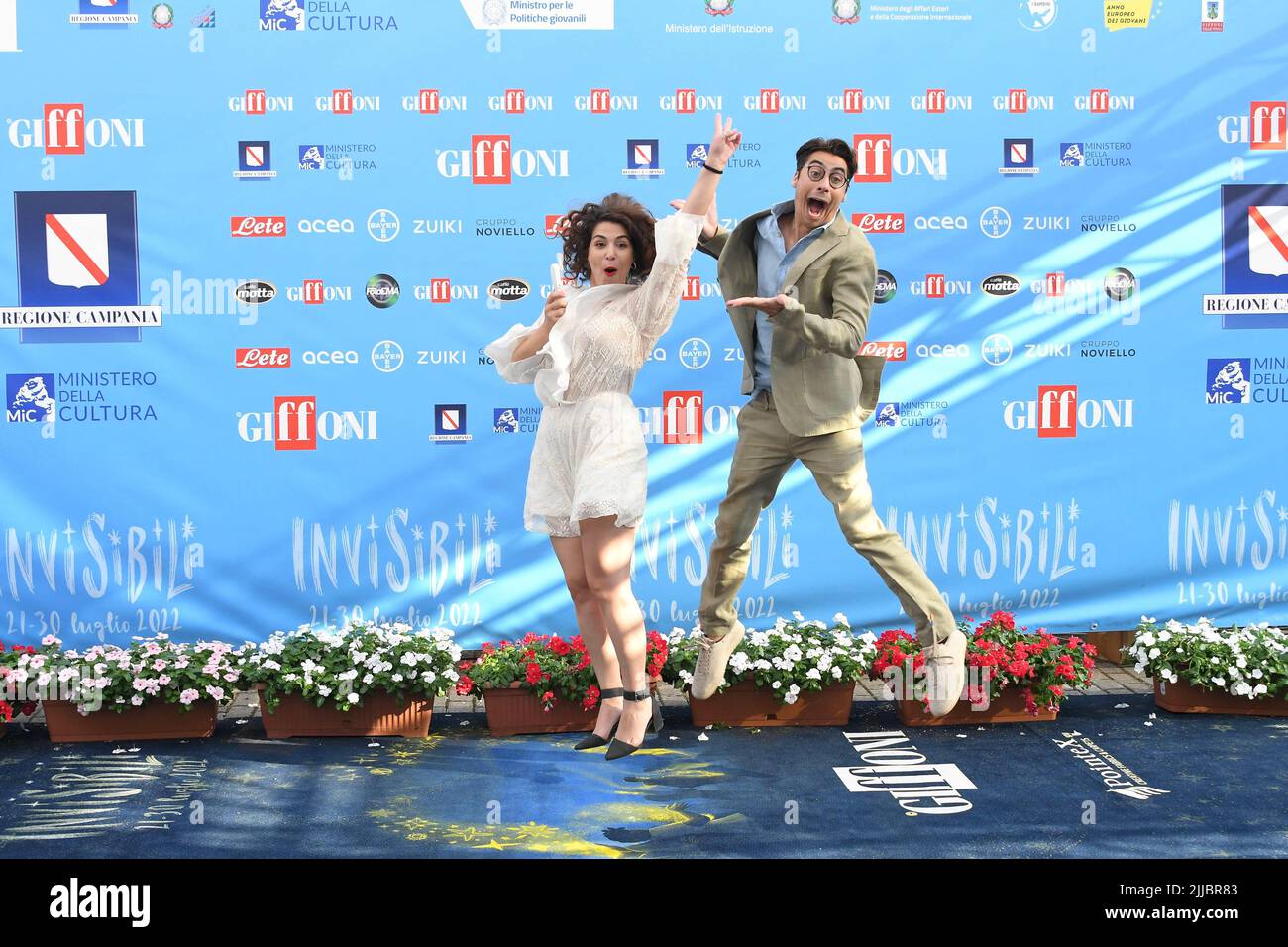 Giffoni Vallepiana, . 22nd luglio 2022. Giffoni Vallepiana Giffoni Film Festival Photocall i Soldi Spicci, nella foto: Sofia Scalia Luigi Calagna (i Soldi Spicci) Credit: Independent Photo Agency/Alamy Live News Foto Stock