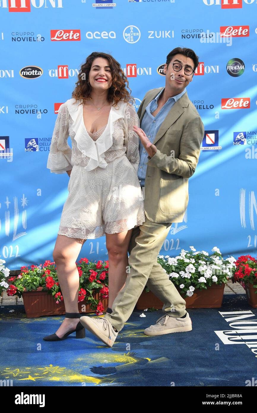 Giffoni Vallepiana, . 22nd luglio 2022. Giffoni Vallepiana Giffoni Film Festival Photocall i Soldi Spicci, nella foto: Sofia Scalia Luigi Calagna (i Soldi Spicci) Credit: Independent Photo Agency/Alamy Live News Foto Stock