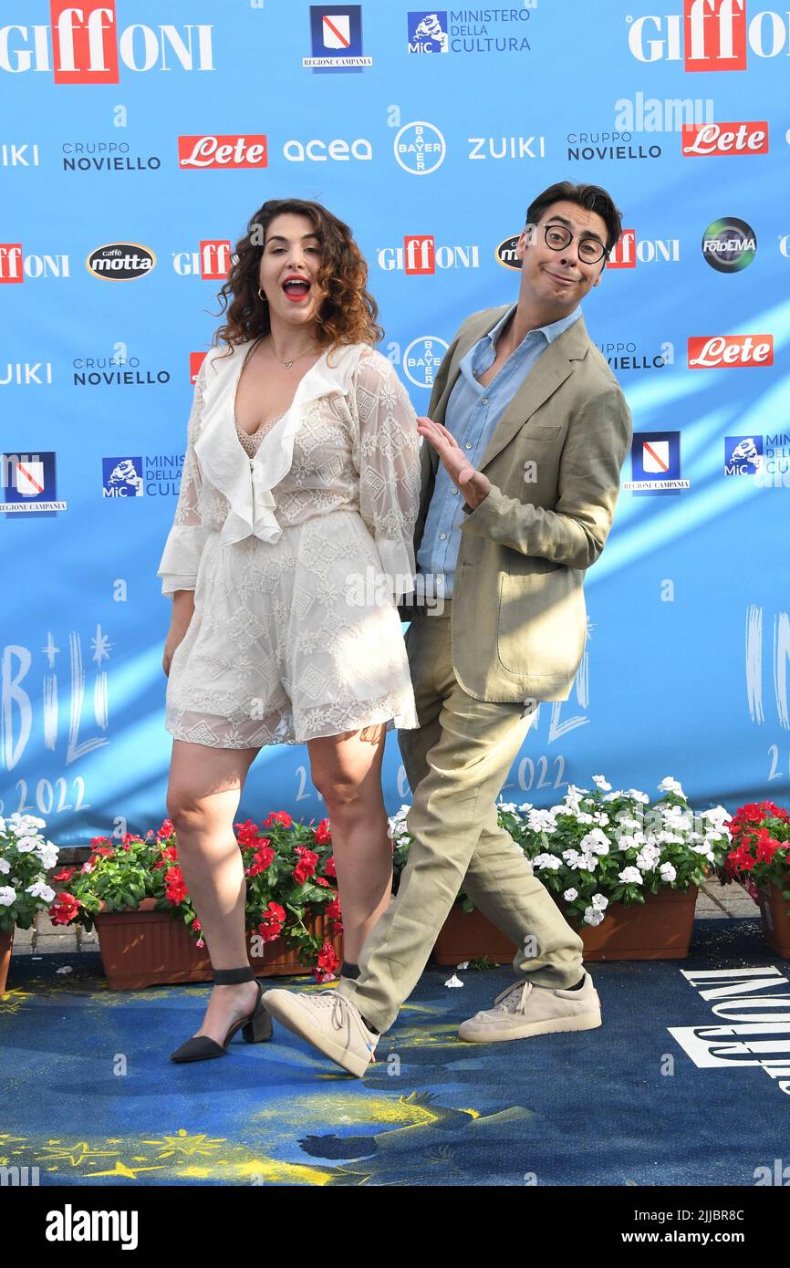 Giffoni Vallepiana, . 22nd luglio 2022. Giffoni Vallepiana Giffoni Film Festival Photocall i Soldi Spicci, nella foto: Sofia Scalia Luigi Calagna (i Soldi Spicci) Credit: Independent Photo Agency/Alamy Live News Foto Stock