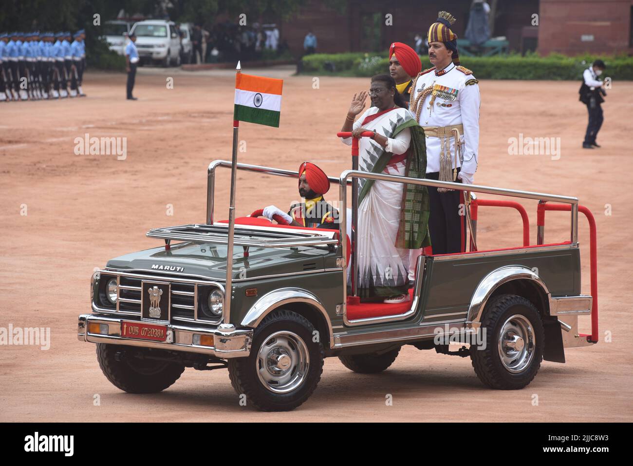 New Delhi, India. 25th luglio 2022. Il nuovo presidente indiano, Droupadi Murmu, questa mattina, prende giuramento per guidare la più alta carica costituzionale del paese. Murmu ha corteggiato una guardia d'onore a tre servizi mentre si è trasferita nel palazzo presidenziale (immagine di credito: © Sondeep Shankar/Pacific Press via ZUMA Press Wire) Foto Stock