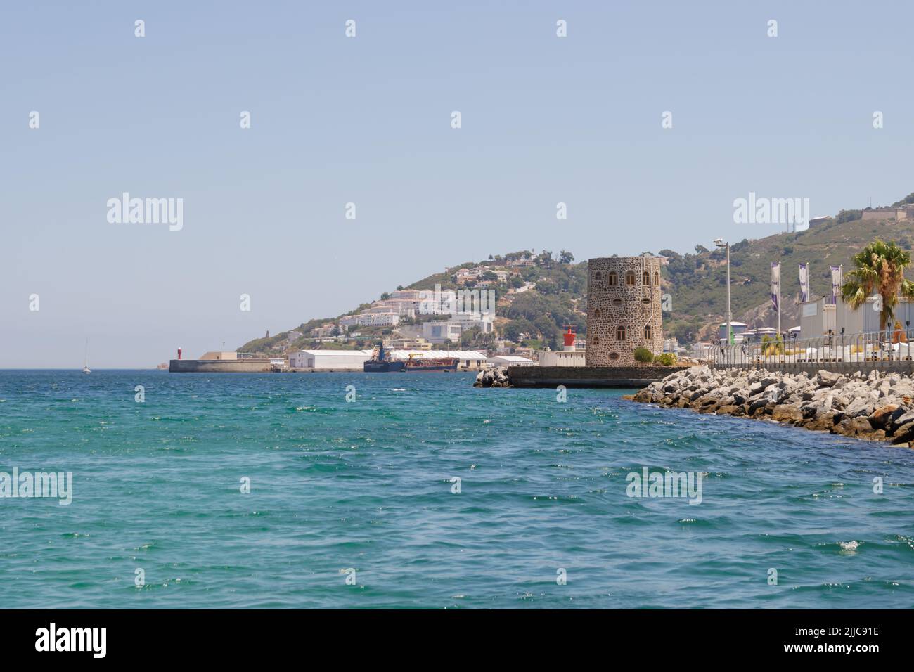 Porto di Ceuta visto dall'acqua Foto Stock