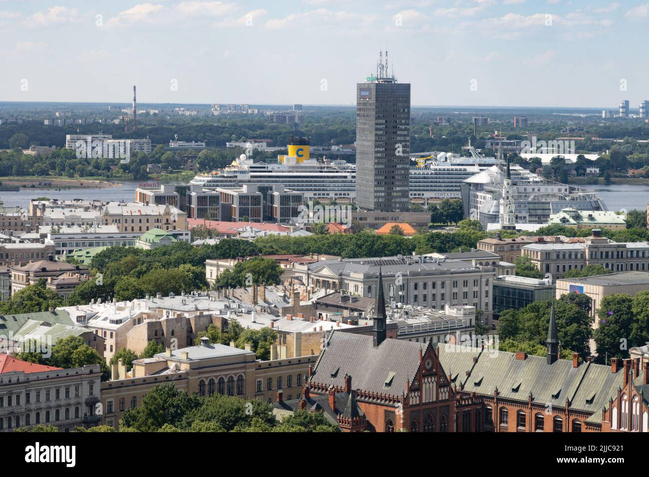 Crociera Baltica; porto di riga o porto di riga, un porto del Mar baltico, con una nave da crociera nel porto, sul fiume Daugava, riga Lettonia Europa Foto Stock