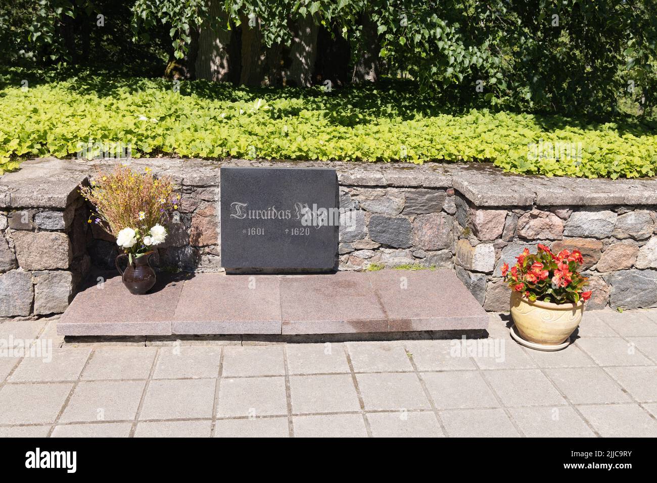 Turaida Rose grave - la tomba di Rosa di Turaida, vittima di un omicidio, nei terreni del castello di Turaida, Turaida, Lettonia Europa Foto Stock