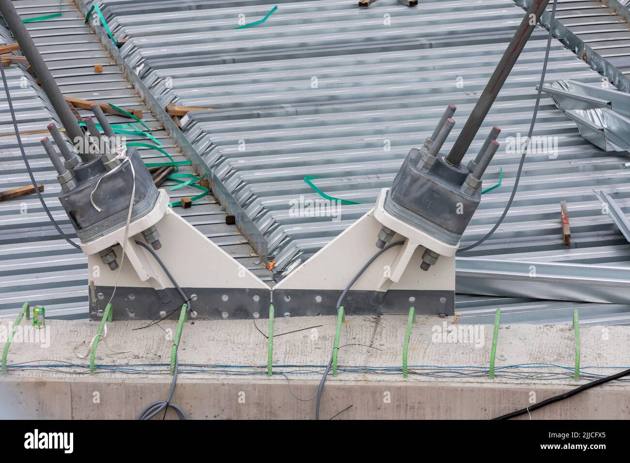 Detroit, Michigan - cavi sul nuovo ponte di Second Avenue sull'Interstate 94. La struttura da 5.000.000 libbre è un ponte ad arco legato in rete, il primo Foto Stock